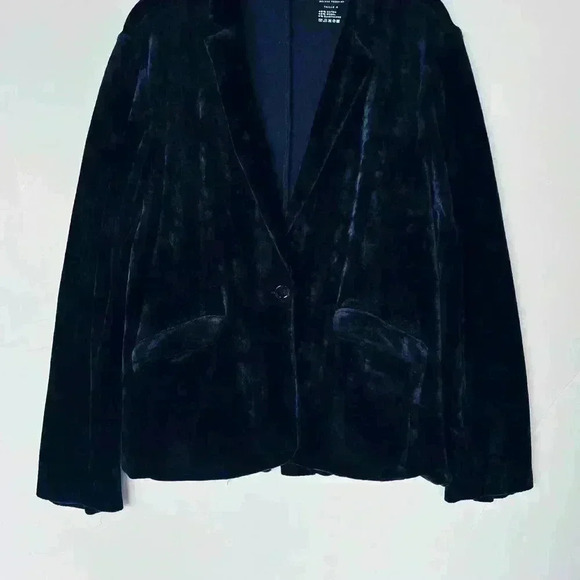 Majestic Filatures Velvet Single Button Blazer - Picture 4 of 8